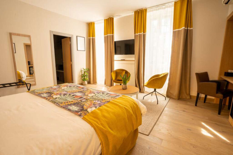 auberge saint re my de provence 768x512